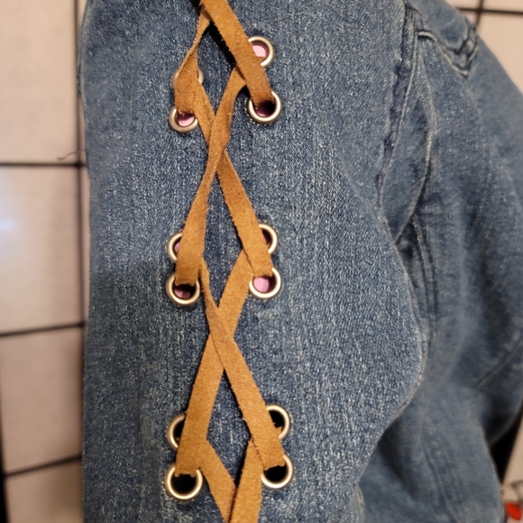 LAL (LIVE A LITTLE) LADIES WASHED DENIM SHOT JACKET SUEDE ART DESIGN/SIZE MEDIUM - Picture 14 of 16